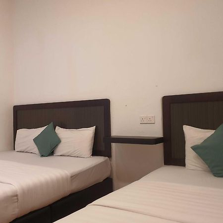 Oyo 91053 Signature Inn Miri Ngoại thất bức ảnh