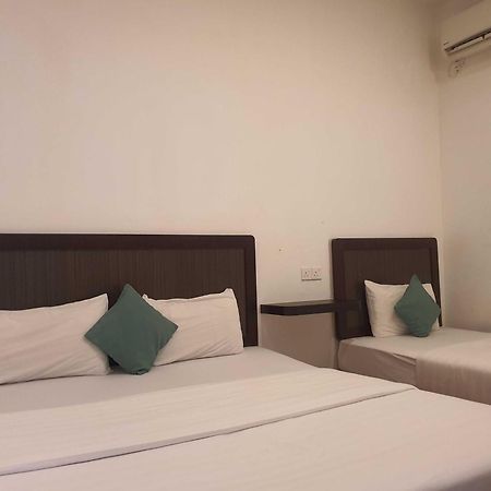 Oyo 91053 Signature Inn Miri Ngoại thất bức ảnh