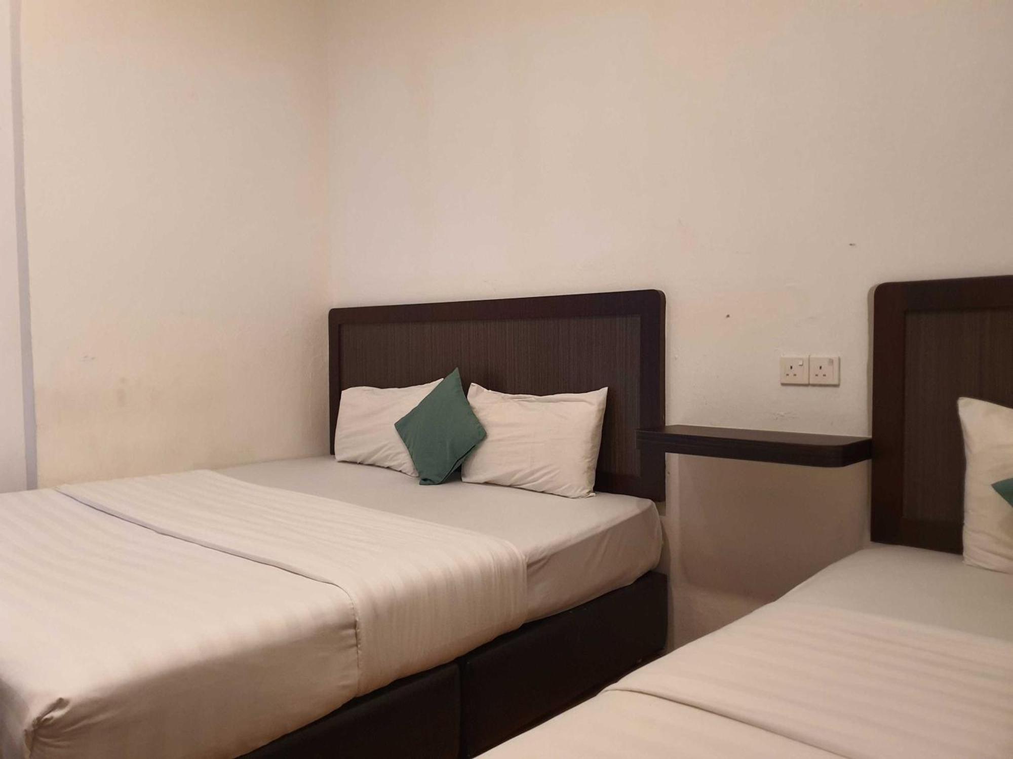 Oyo 91053 Signature Inn Miri Ngoại thất bức ảnh