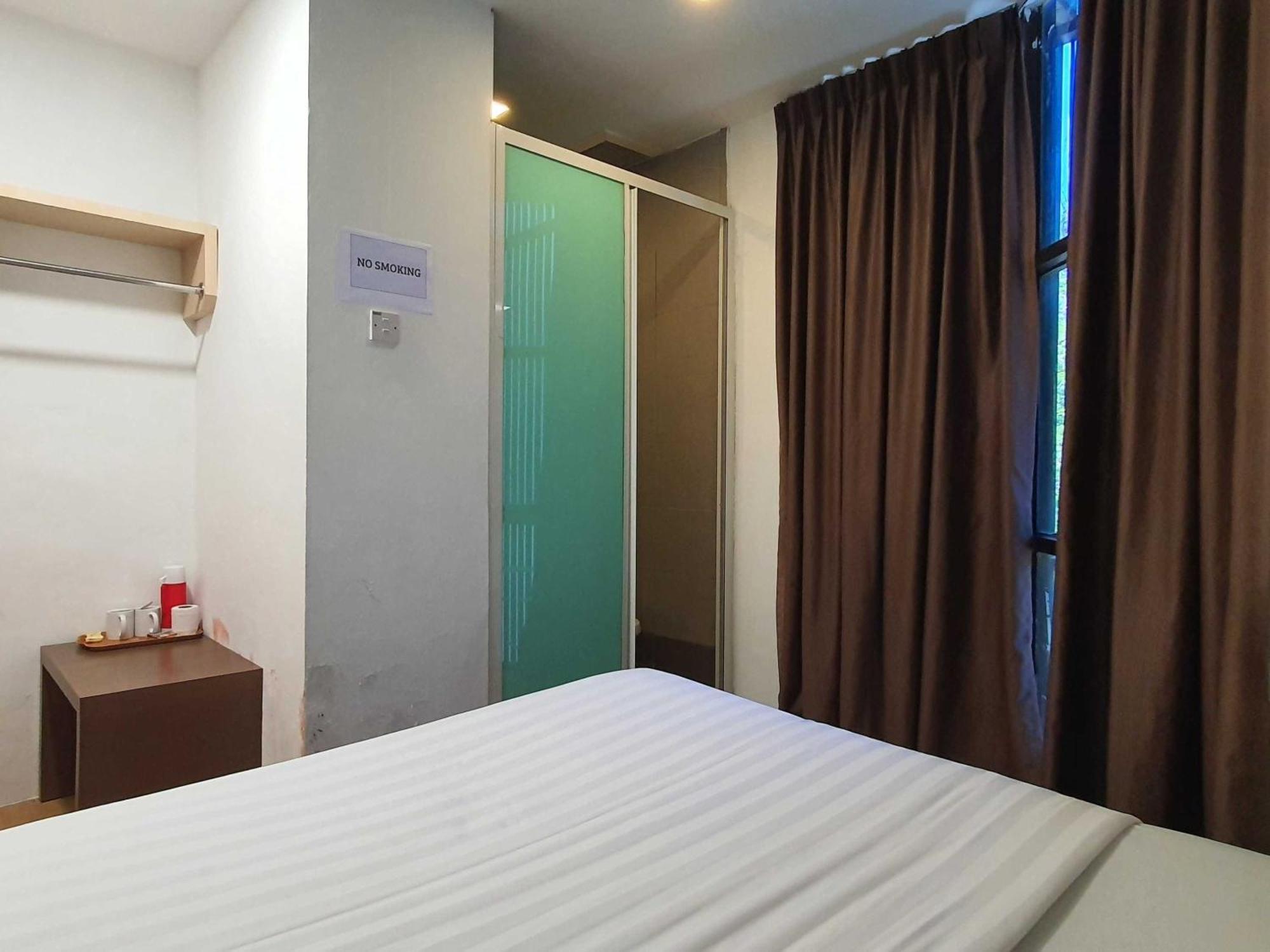 Oyo 91053 Signature Inn Miri Ngoại thất bức ảnh