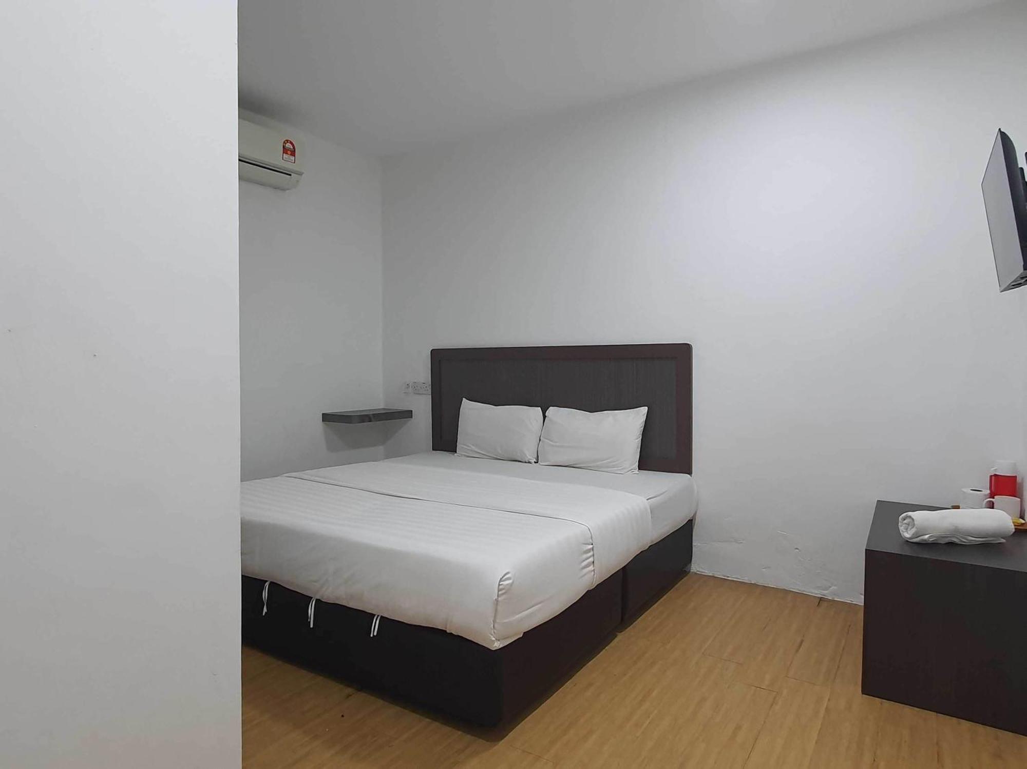 Oyo 91053 Signature Inn Miri Ngoại thất bức ảnh