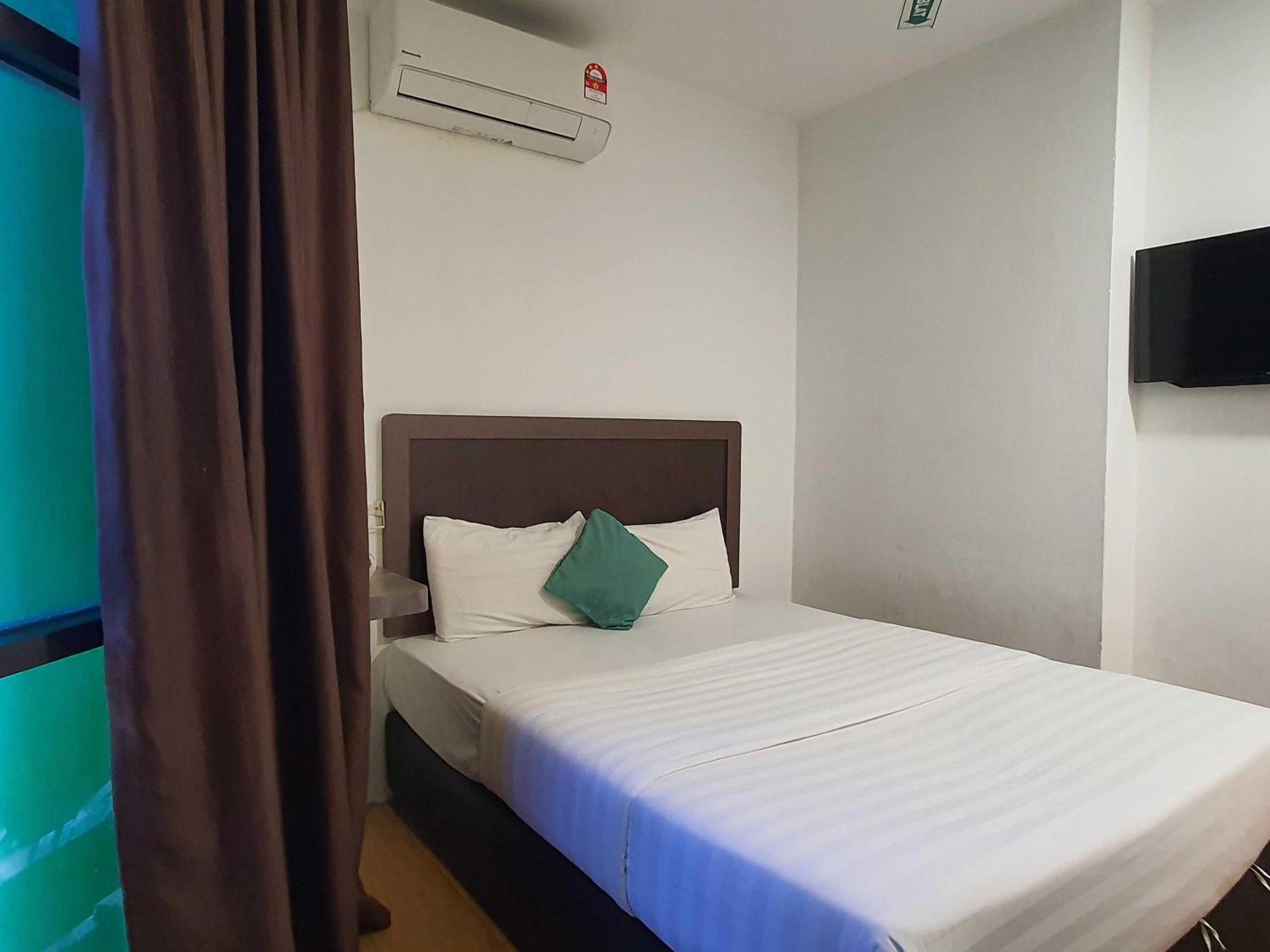 Oyo 91053 Signature Inn Miri Ngoại thất bức ảnh