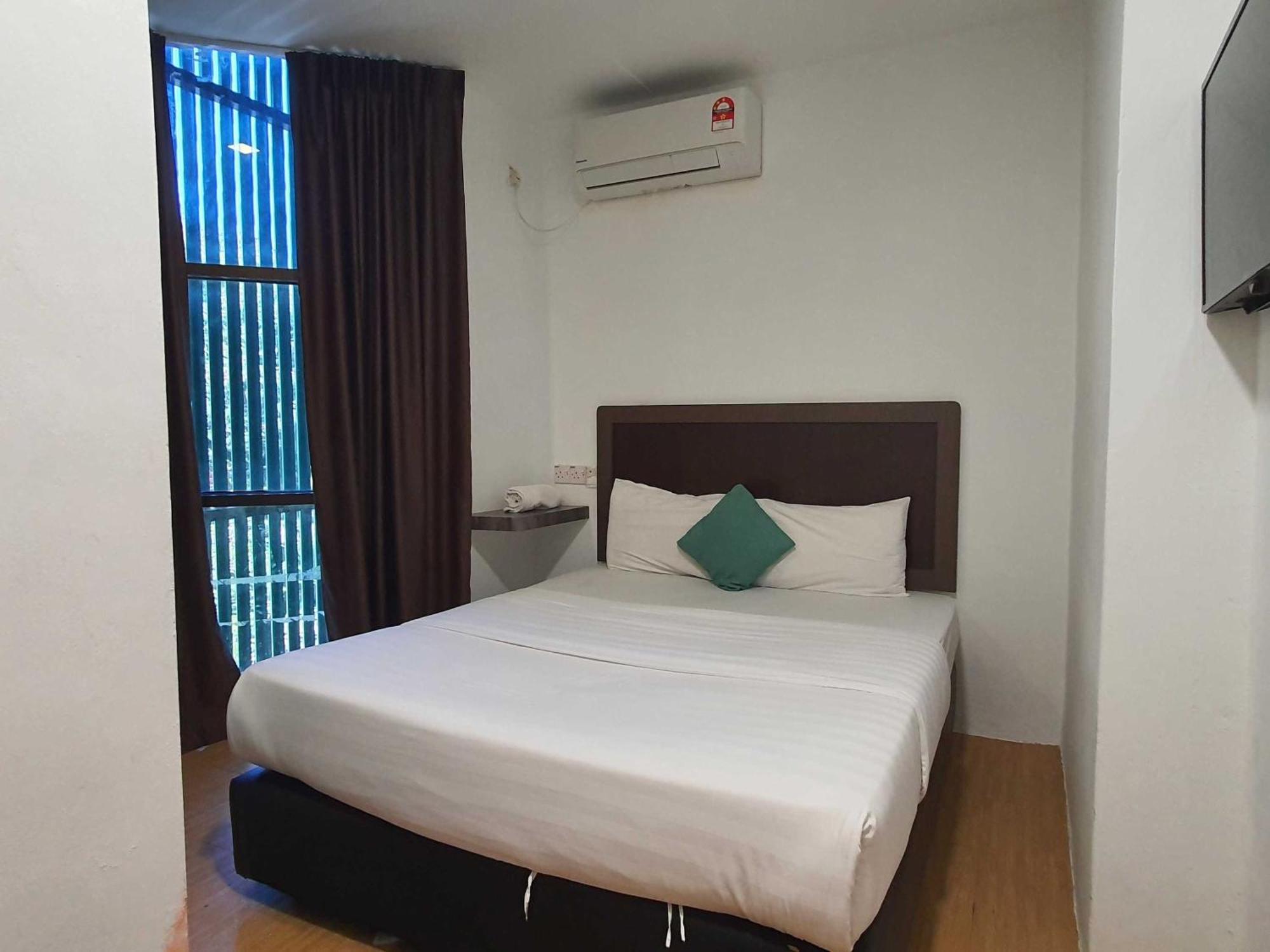 Oyo 91053 Signature Inn Miri Ngoại thất bức ảnh