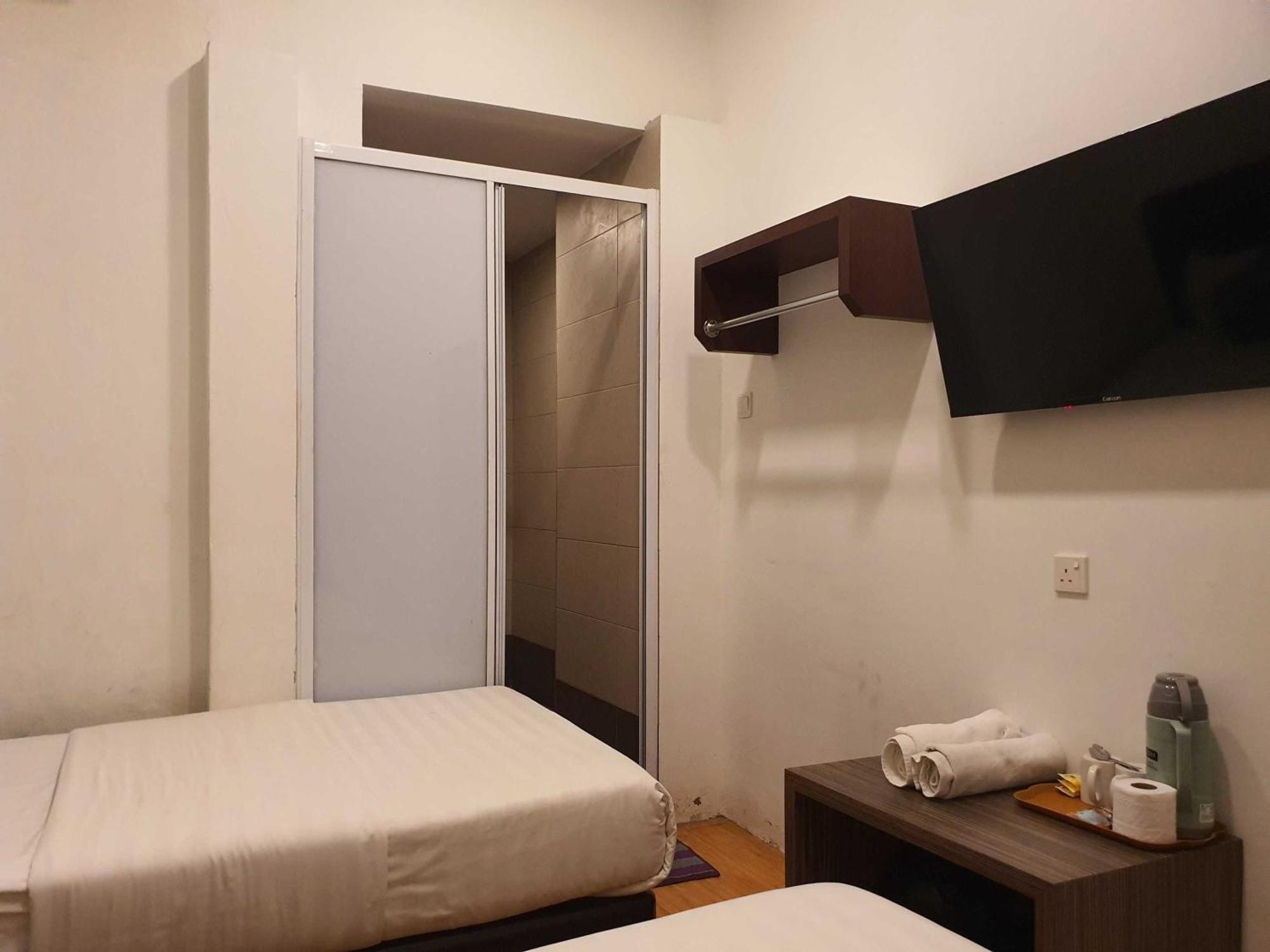 Oyo 91053 Signature Inn Miri Ngoại thất bức ảnh